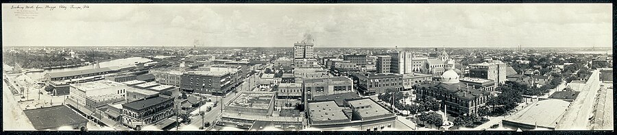 Vista panorámica do centro de Tampa tomada en 1913.