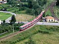 Pociąg EN71-010 na przejeździe kolejowo-drogowym
