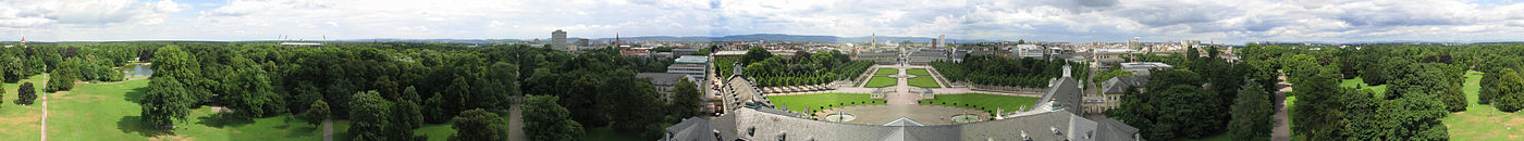 Панорамен изглед на Двореца в Карлсруе