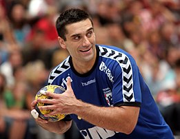 Le handballeur macédonien Kiril Lazarov jouant pour le Rukometni klub Zagreb en 2009. (définition réelle 2 500 × 1 933)