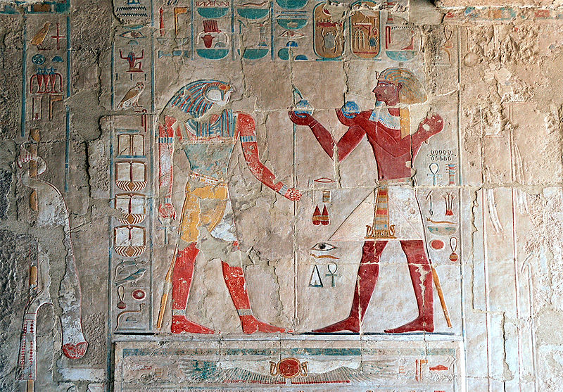 Archivo:Luxor, hieroglyphic decorations inside the Temple of Hatshepsut, Egypt, Oct 2004 A.jpg