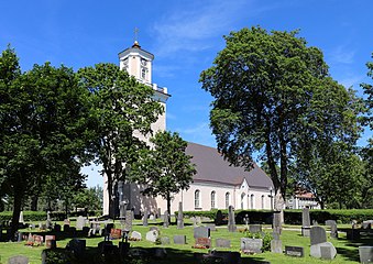 Kyrkan från sydväst.