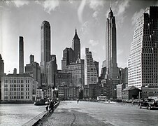 Depuis le Quai 11/Wall Street (en), avec la skyline de New York
