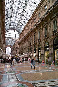Galleria Vittorio Emanuele II à Milan. (définition réelle 1 760 × 2 640)