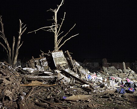 Nombreux dommages après le passage de la tornade.