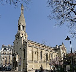 Exteriören vid Place de l'Église-d'Auteuil.