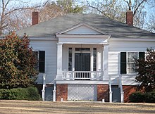 The historic Scott-Yarbrough House, Pebble Hill, in Auburn, Alabama. PebbleHillAuburnAL.JPG