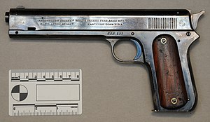 Pistol US Colt M1900 (10193185426) (cropped).jpg