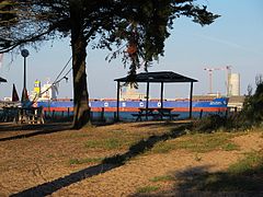 La pointe de Sablanceaux est située face au port de La Rochelle-Pallice.