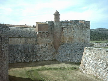 Fossé, tour d'angle