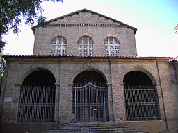 Fasaden vid Via di Santa Balbina.
