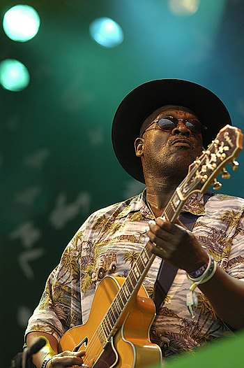 Taj Mahal (Glastonbury 2005) What a smoking pi...