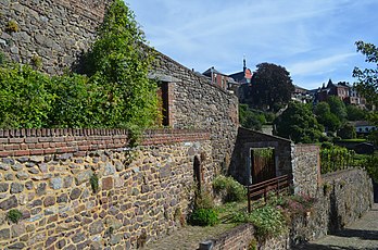 Jardin suspendus de Thuin sur le flanc sud de la ville, repris sur la liste du patrimoine immobilier exceptionnel de la Wallonie. (définition réelle 4 928 × 3 264)