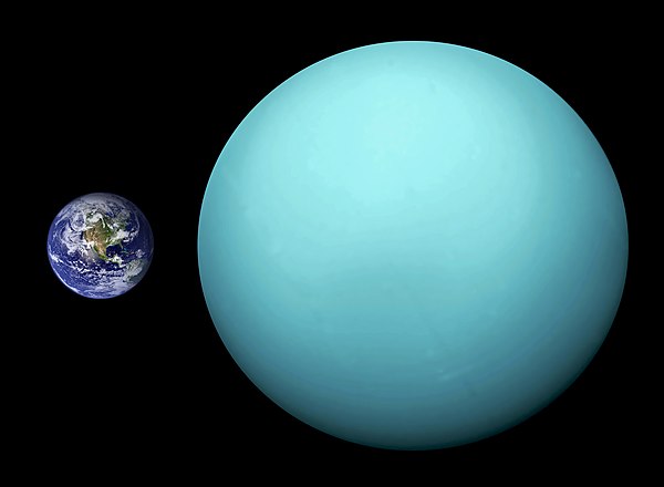 Uranus planet yang terbesar ketiga dan terberat keempat dalam Tata Surya dibandingkan dengan planet Bumi.