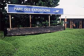 Panneau signalétique de la gare en 2006.