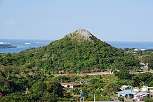 本部半島カルスト地域の山の一つ、ユネームイ（沖縄県本部町）