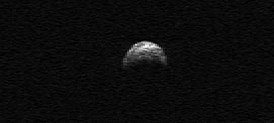 Радарное изображение астероида 2005 YU55, полученное обсерваторией Аресибо.