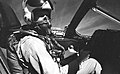 Cooper v kokpite lietadla TF-102