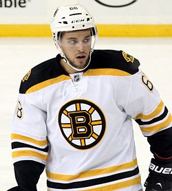 Brian Ferlin Boston Bruinsin paidassa NHL-kaudella 2014–2015.