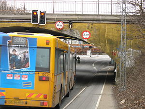 Trafiklys i Danmark monteret på en viadukt.