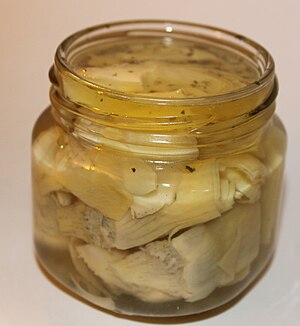 English: Canned marinated artichoke hearts