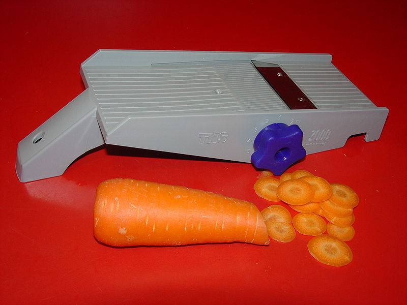 File:Cooking Mandolin with Carrot.jpg
