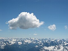 Típico cielo de verano con cúmulos.