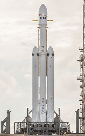 Falcon Heavy sur son pas de tir, en décembre 2017.