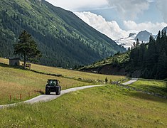 À travers la vallée de Jamtal, près de Galtür. Au fond le sommet du Dreiländerspitze.