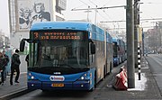 Trolleybus 5234 in de oude blauwe kleuren.