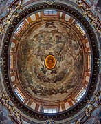 La cúpula de la iglesia con el fresco del Juicio Final de Reiner