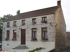 Huis in witte Gobertangesteen