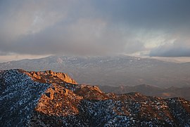 Гора Слюдяная, скрытая зимними облаками - Panoramio.jpg