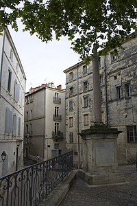 Croix sur stèle de nos jours.