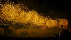 ファイル:Nagaoka Festival Fireworks 2015 One-shaku Fireworks 100 Shots.webm