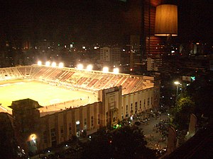 Das Suphachalasai-Stadion bei Nacht