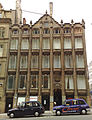 Tòa nhà Oriel Chambers, tòa nhà đầu tiên trên thế giới có khung kim loại và cùng các tường chắn bằng kính