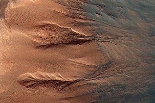 Surface de la planète Mars photographiée par Mars Reconnaissance Orbiter, à proximité du cratère Galle (quadrangle d'Argyre). (définition réelle 4 500 × 3 000)