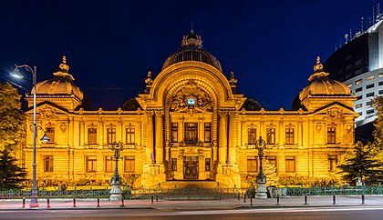 Vista noturna da fachada do Palácio CEC em Bucareste, capital da Romênia. (definição 7 007 × 4 038)