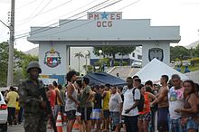 Protesto de moradores em frente ao quartel-geral de Vitória 3.jpg