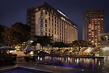 Pullman Grand Hôtel Kinshasa. Außenansicht mit dem Swimmingpool