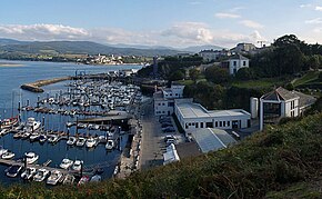 Porto desportivo de Riba d'Eu, na ria de Ribadeo