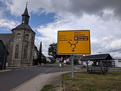 Ob die Wegführung hier wohl nach Geschlechtern getrennt wird?