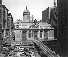 The viaduct as it approaches and wraps around Grand Central, 1944 The New York Grand Central Terminal.jpg