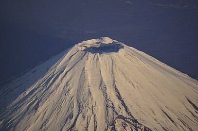 Crater ar ben Mynydd Fuji, Japan