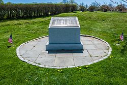 1954年のカタパルト爆発事故の追悼碑