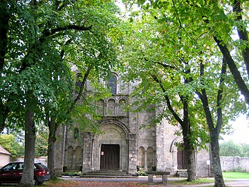 Façade avec les deux entrées.