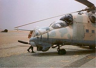 Den libyska Mil Mi-24-helikoptern efter att amerikanska trupper hade anlänt till den libyska övergivna militära flygplatsen Ouadi Doum.