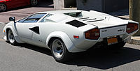 Countach LP400 S de 1981, exemplar do mercado gris dos Estados Unidos (traseira)