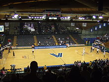 2005 1104hoopsmania0005.JPG